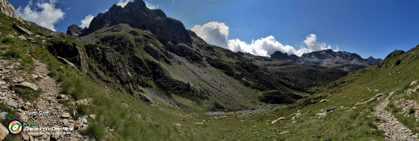 28 Sguardo indietro sul percorso compiuto in Val Camisana con vista in Grabiasca .jpg